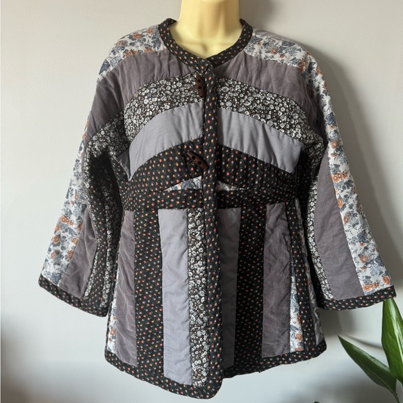 Vintage Patchwork Quilted Upcycled handmade Jacket grey floral black small - Picture 3 of 8